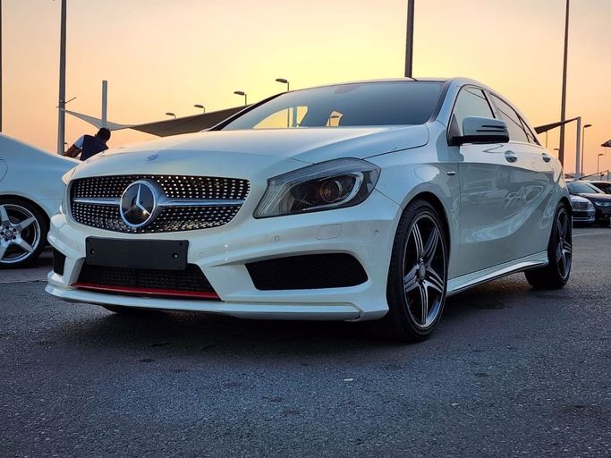 Подержанный Mercedes-Benz A-Class 250 III (W176) Рестайлинг, 2.0 л, 2015 в Шардже от Al Hashal Used Cars Белый цвет. GCC | AUTO.AE