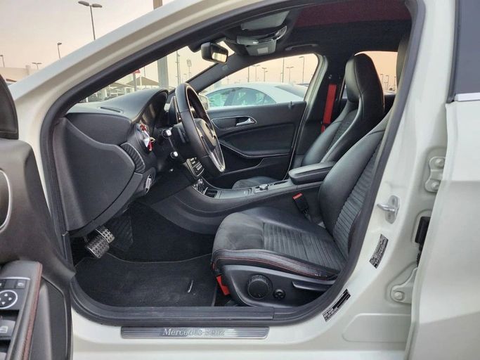 Подержанный Mercedes-Benz A-Class 250 III (W176) Рестайлинг, 2.0 л, 2015 в Шардже от Al Hashal Used Cars Белый цвет. GCC | AUTO.AE