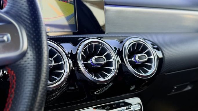 Подержанный Mercedes-Benz A-Class 250 IV (W177), 2.0 л, 2019 в Шардже от Badar Used Cars Черный цвет.  | AUTO.AE