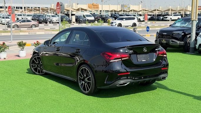 Подержанный Mercedes-Benz A-Class 250 IV (W177), 2.0 л, 2019 в Шардже от Badar Used Cars Черный цвет.  | AUTO.AE