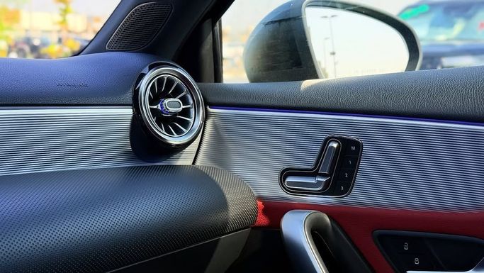 Подержанный Mercedes-Benz A-Class 250 IV (W177), 2.0 л, 2019 в Шардже от Badar Used Cars Черный цвет.  | AUTO.AE