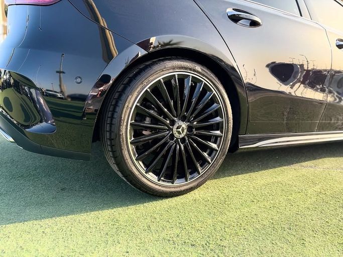 Подержанный Mercedes-Benz A-Class 200 IV (W177) Рестайлинг, 1.3 л, 2023 в Шардже от Badar Used Cars Черный цвет.  | AUTO.AE