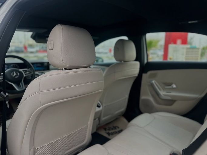 Подержанный Mercedes-Benz A-Class 220 IV (W177), 2.0 л, 2020 в Шардже от Badar Used Cars Белый цвет.  | AUTO.AE