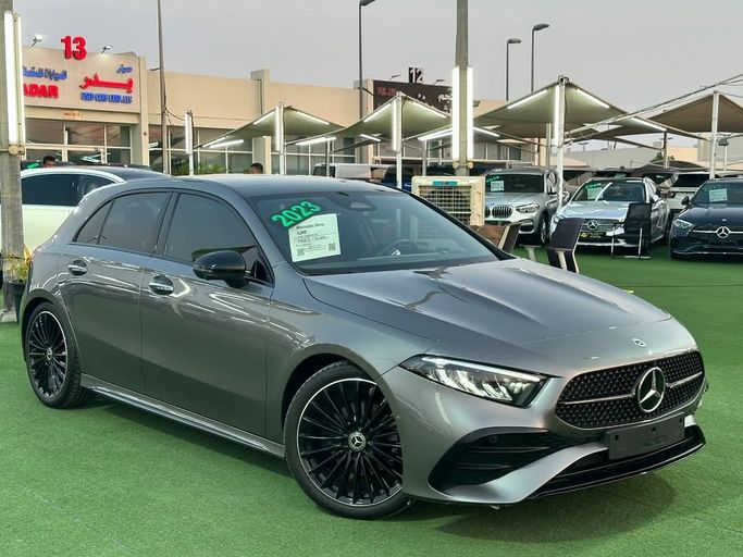 Подержанный Mercedes-Benz A-Class 200 IV (W177) Рестайлинг, 1.3 л, 2023 в Шардже от Badar Used Cars Серый цвет.  | AUTO.AE