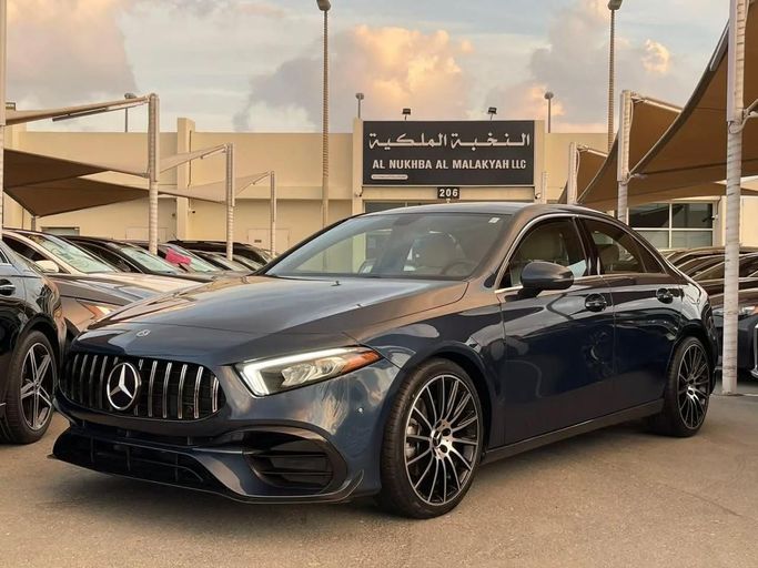 Подержанный Mercedes-Benz A-Class 220 IV (W177), 2.0 л, 2020 в Шардже от Al Nukhba Al Malakyah Used Cars Тёмно-синий цвет. Американская | AUTO.AE