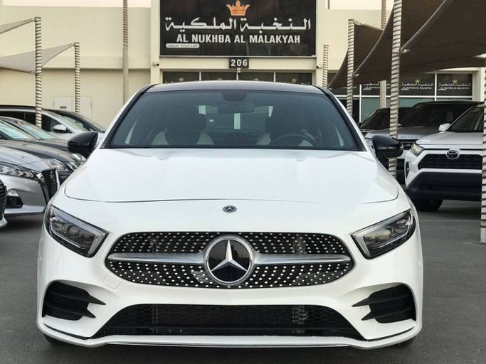 Подержанный Mercedes-Benz A-Class 220 IV (W177), 2.0 л, 2019 в Шардже от Al Nukhba Al Malakyah Used Cars Белый цвет. Американская | AUTO.AE