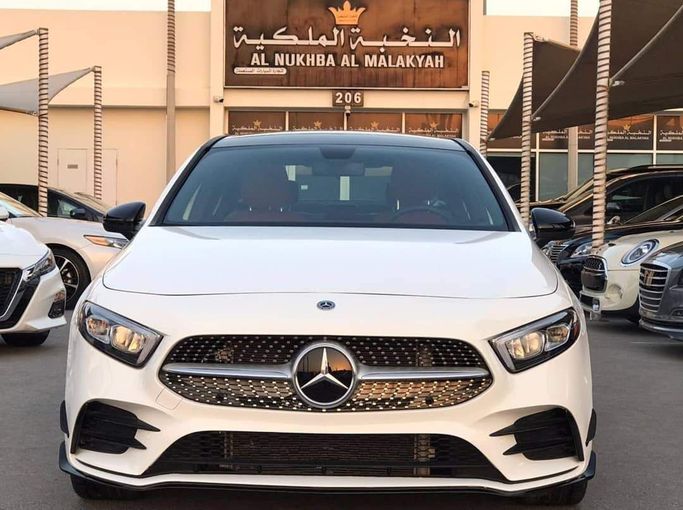 Подержанный Mercedes-Benz A-Class 220 IV (W177), 2.0 л, 2020 в Шардже от Al Nukhba Al Malakyah Used Cars Черный цвет. Американская | AUTO.AE