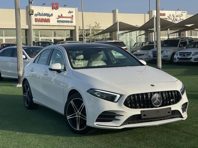 Подержанный Mercedes-Benz A-Class 220 IV (W177), 2.0 л, 2019 в Шардже от Badar Used Cars Белый цвет.  | AUTO.AE