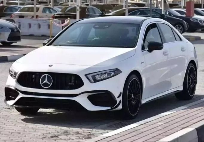 Подержанный Mercedes-Benz A-Class 220 IV (W177), 2.0 л, 2019 в Шардже от Alfaris Used Cars Белый цвет. Other | AUTO.AE