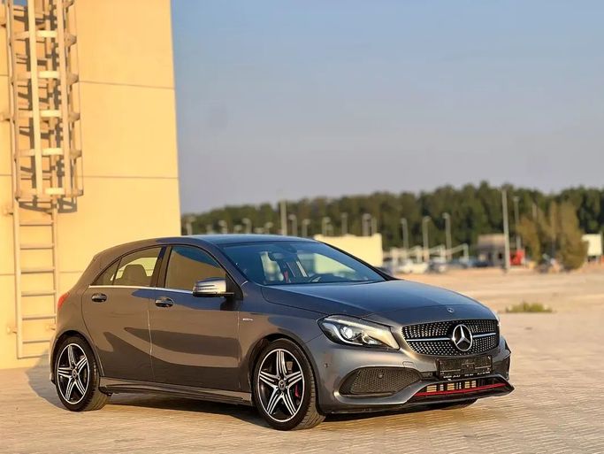 Подержанный Mercedes-Benz A-Class 250 III (W176) Рестайлинг, 2.0 л, 2018 в Шардже от SHARQ VIRGINIA USED CARS Серый цвет. GCC | AUTO.AE