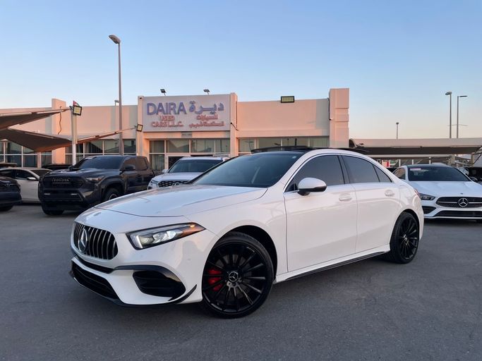 Подержанный Mercedes-Benz A-Class 220 IV (W177), 2.0 л, 2019 в Шардже от Daira Used Cars Белый цвет. Американская | AUTO.AE