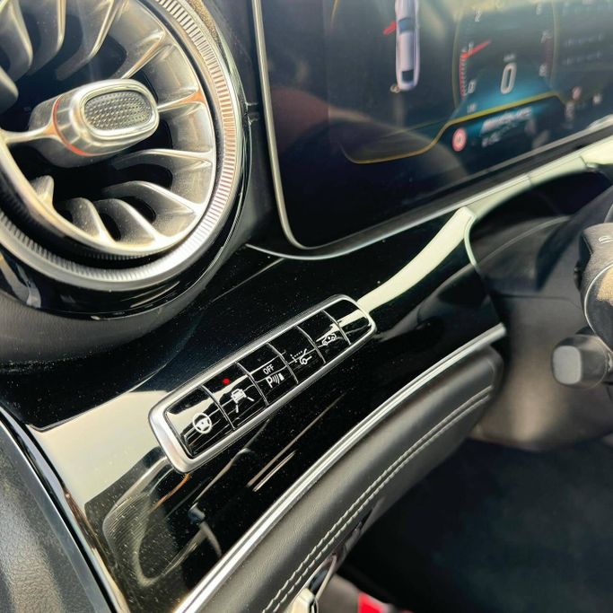 Подержанный Mercedes-Benz AMG GT 63 S I Рестайлинг, 4.0 л, 2019 в Шардже от Alfaris Used Cars Серебристый цвет. Other | AUTO.AE