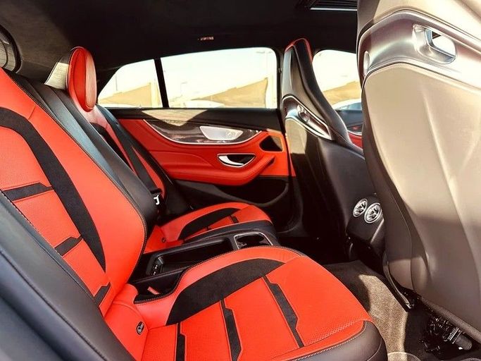 Подержанный Mercedes-Benz AMG GT 53 I Рестайлинг, 3.0 л, 2022 в Шардже от Taj Al Sultan Used Cars Белый цвет. Other | AUTO.AE