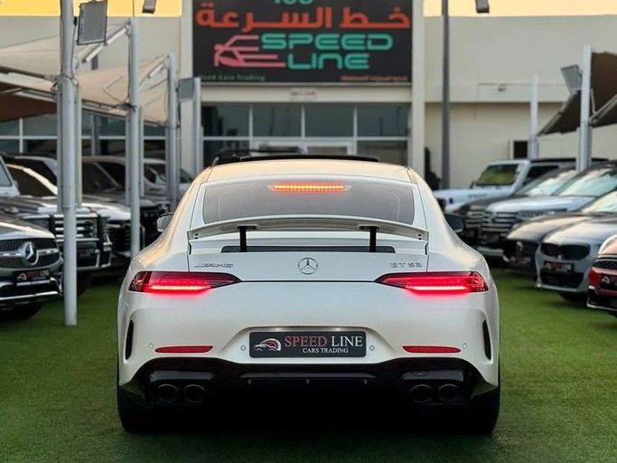 Подержанный Mercedes-Benz AMG GT 53 I Рестайлинг, 3.0 л, 2022 в Шардже от Speed Line Used Cars Белый цвет. GCC | AUTO.AE