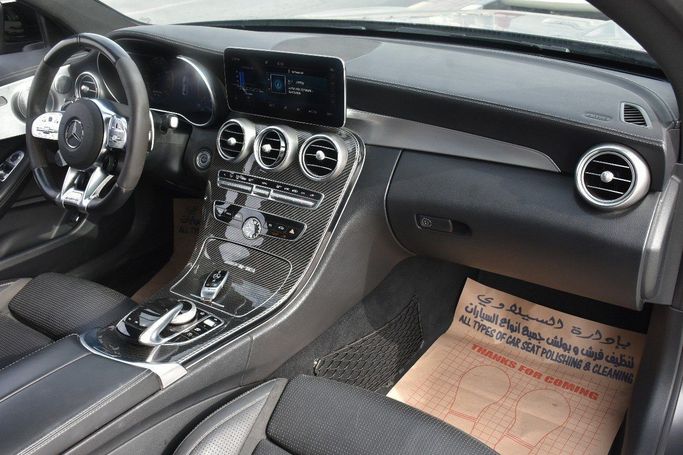 Подержанный Mercedes-Benz C-Class AMG 63 AMG IV (W205) Рестайлинг, 4.0 л, 2019 в Шардже от Alfaris Used Cars Черный цвет.  | AUTO.AE