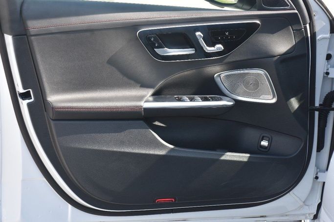 Подержанный Mercedes-Benz C-Class AMG 43 AMG V (W206), 2.0 л, 2023 в Шардже от Alfaris Used Cars Белый цвет.  | AUTO.AE