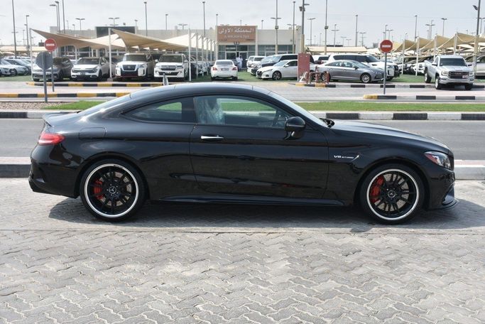 Подержанный Mercedes-Benz C-Class AMG 63 AMG S IV (W205) Рестайлинг, 4.0 л, 2020 в Шардже от Alfaris Used Cars Черный цвет.  | AUTO.AE
