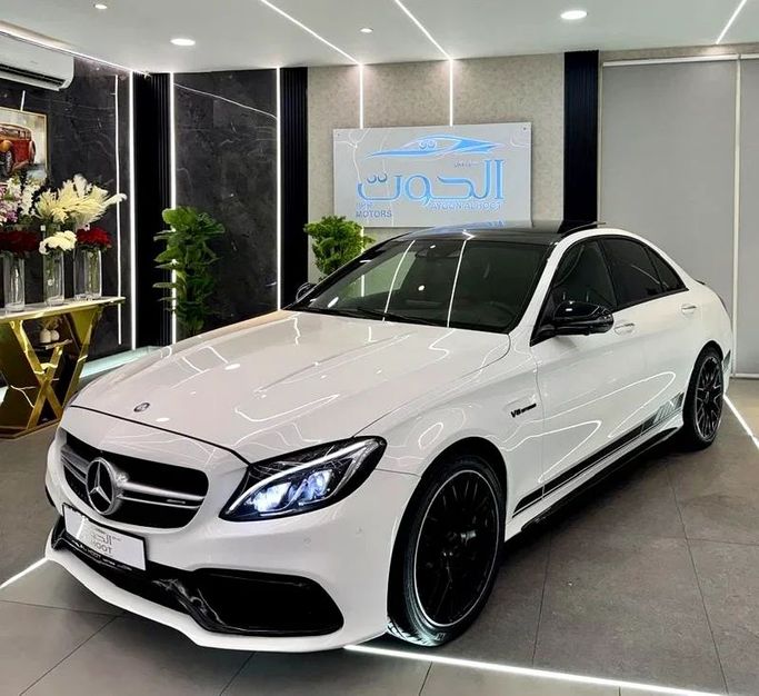 Подержанный Mercedes-Benz C-Class AMG 63 AMG S IV (W205), 4.0 л, 2017 в Шардже от Ayoon Alhoot Motors Белый цвет. GCC | AUTO.AE