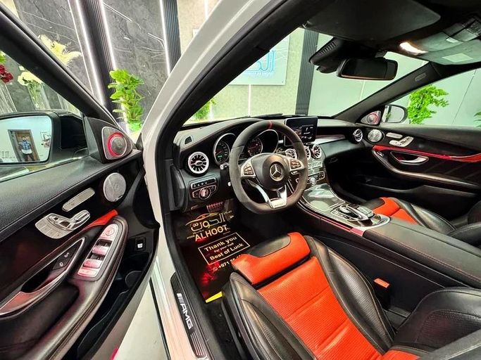 Подержанный Mercedes-Benz C-Class AMG 63 AMG S IV (W205), 4.0 л, 2017 в Шардже от Ayoon Alhoot Motors Белый цвет. GCC | AUTO.AE