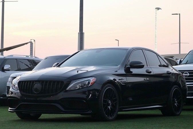 Подержанный Mercedes-Benz C-Class AMG 63 AMG IV (W205), 4.0 л, 2017 в Шардже от Al Bake Used Cars Черный цвет.  | AUTO.AE