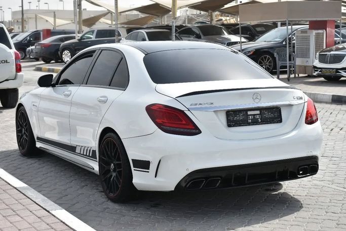 Подержанный Mercedes-Benz C-Class AMG 63 AMG S IV (W205), 4.0 л, 2016 в Шардже от Alfaris Used Cars Белый цвет. GCC | AUTO.AE