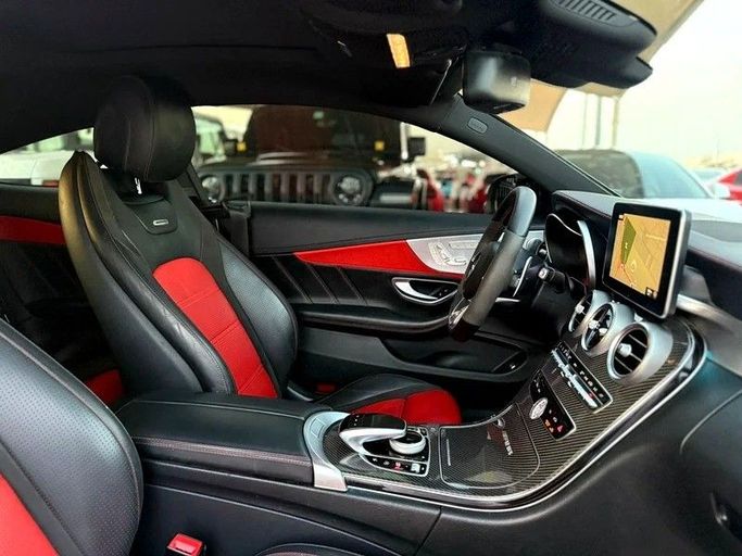 Подержанный Mercedes-Benz C-Class AMG 63 AMG S IV (W205), 4.0 л, 2017 в Шардже от Hayan Alkhudari Used Cars Белый цвет. GCC | AUTO.AE