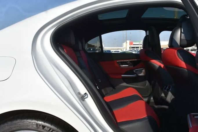 Подержанный Mercedes-Benz C-Class AMG 43 AMG V (W206), 2.0 л, 2023 в Шардже от Alfaris Used Cars Белый цвет. Other | AUTO.AE