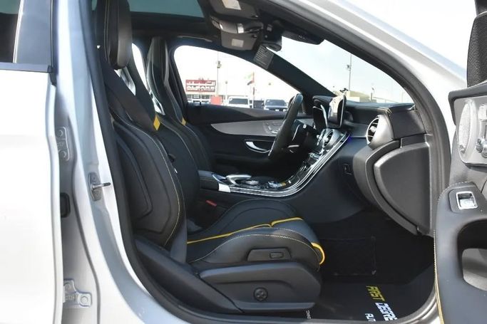 Подержанный Mercedes-Benz C-Class AMG 63 AMG IV (W205) Рестайлинг, 4.0 л, 2020 в Шардже от Alfaris Used Cars Серебристый цвет. Other | AUTO.AE