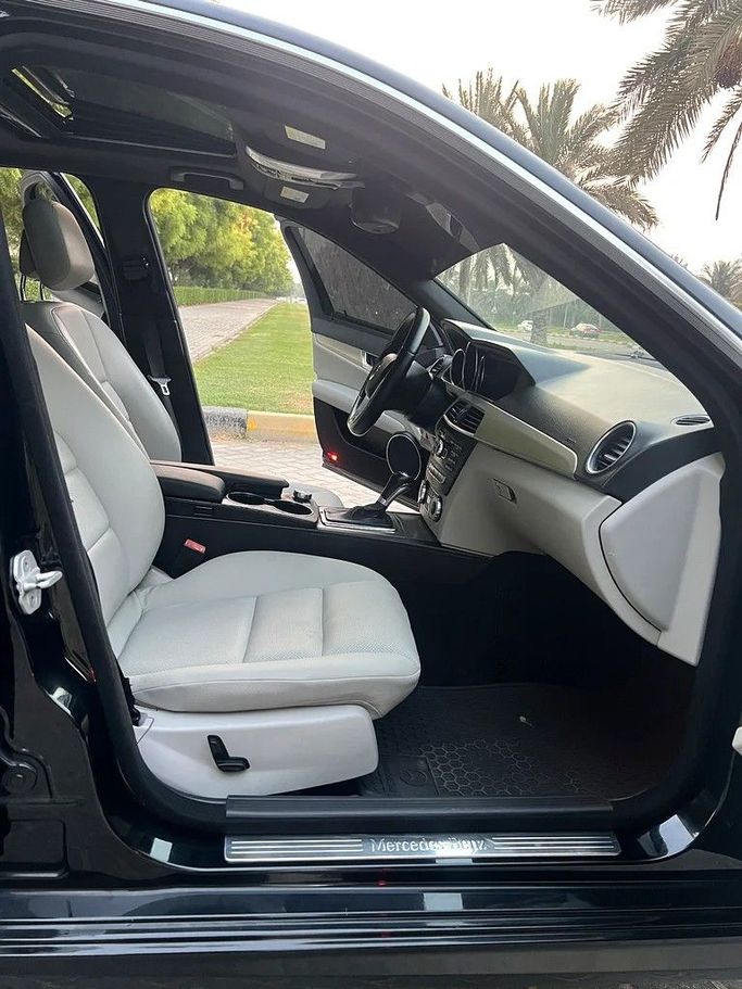 Подержанный Mercedes-Benz C-Class AMG 63 AMG III (W204) Рестайлинг, 6.2 л, 2013 в Шардже от Taj Al Impratoor Used Cars Черный цвет. Американская | AUTO.AE