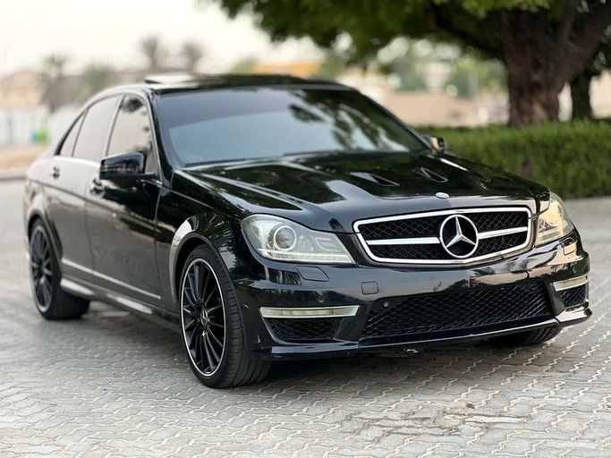 Подержанный Mercedes-Benz C-Class AMG 63 AMG III (W204) Рестайлинг, 6.2 л, 2013 в Шардже от Taj Al Impratoor Used Cars Черный цвет. Американская | AUTO.AE