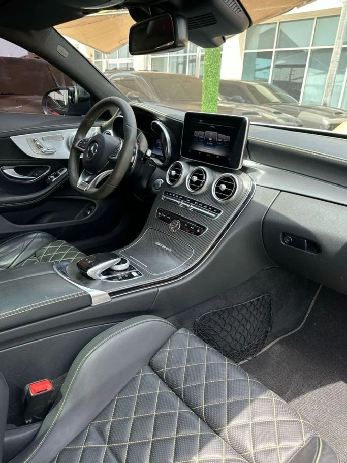Подержанный Mercedes-Benz C-Class AMG 63 AMG S IV (W205), 4.0 л, 2017 в Шардже от Noor Al Seyoh Used Cars Белый цвет. GCC | AUTO.AE