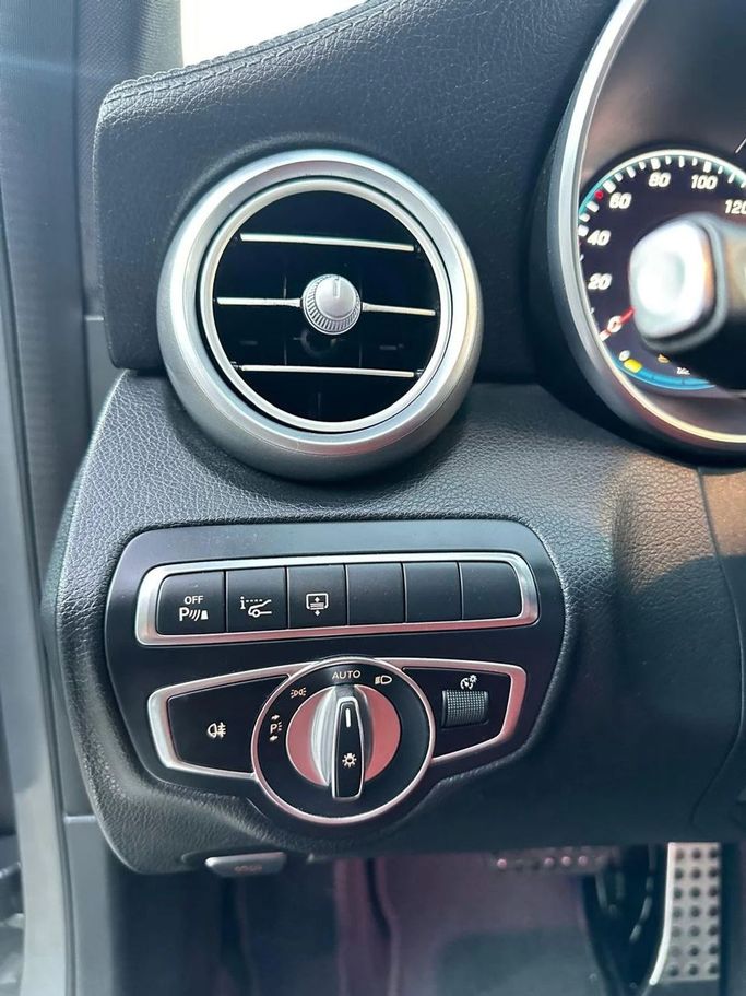 Подержанный Mercedes-Benz C-Class AMG 43 AMG IV (W205) Рестайлинг, 3.0 л, 2019 в Шардже от Al Hashal Used Cars Серебристый цвет. GCC | AUTO.AE