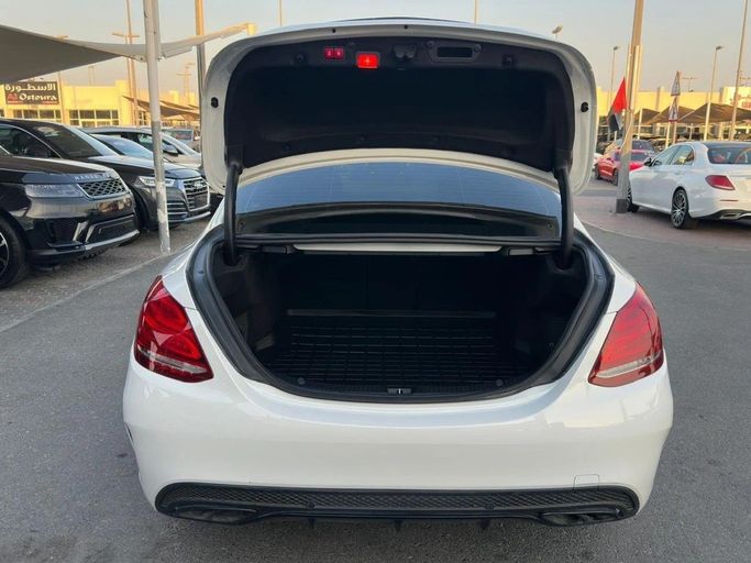 Подержанный Mercedes-Benz C-Class AMG 43 AMG IV (W205), 3.0 л, 2018 в Шардже от Al Hashal Used Cars Белый цвет. Американская | AUTO.AE