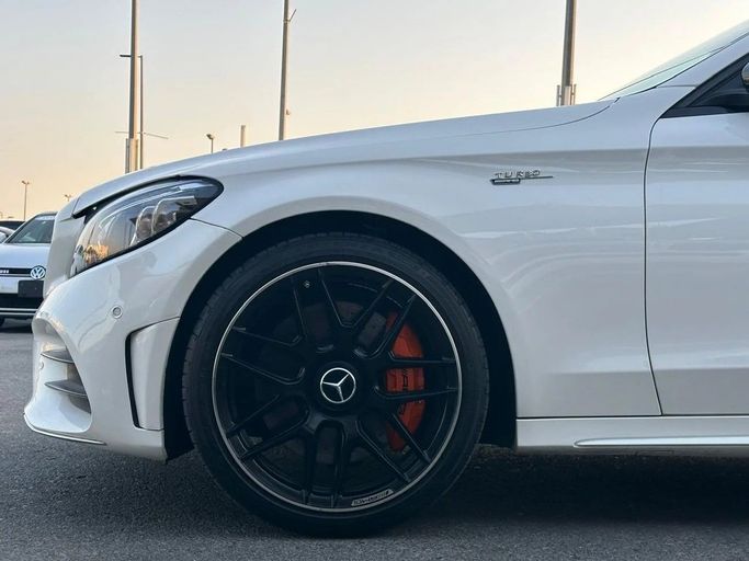 Подержанный Mercedes-Benz C-Class AMG 43 AMG IV (W205), 3.0 л, 2018 в Шардже от Al Hashal Used Cars Белый цвет. Американская | AUTO.AE