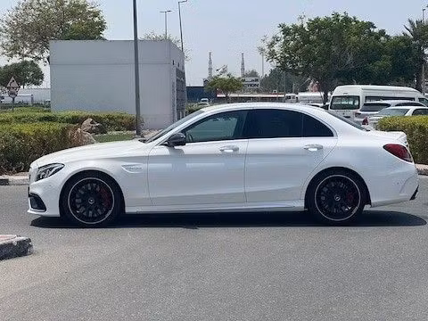 Подержанный Mercedes-Benz C-Class AMG 63 AMG S IV (W205), 4.0 л, 2017 в Шардже от Ryno Cars Белый цвет. Японская | AUTO.AE