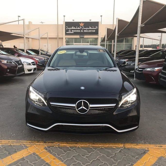 Подержанный Mercedes-Benz C-Class AMG 63 AMG IV (W205), 4.0 л, 2014 в Шардже от Al Nukhba Al Malakyah Used Cars Черный цвет. Американская | AUTO.AE