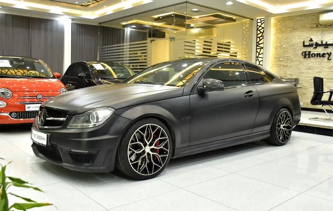 مستعملة Mercedes-Benz C-Class AMG 63 AMG عملية فيس ليفت III (W204), 6.2 l, 2013 في في الشارقة من Honey Jidosha Used Cars Tr.، اللون أسود. مواصفات الخليج | AUTO.AE | إعلان #273427