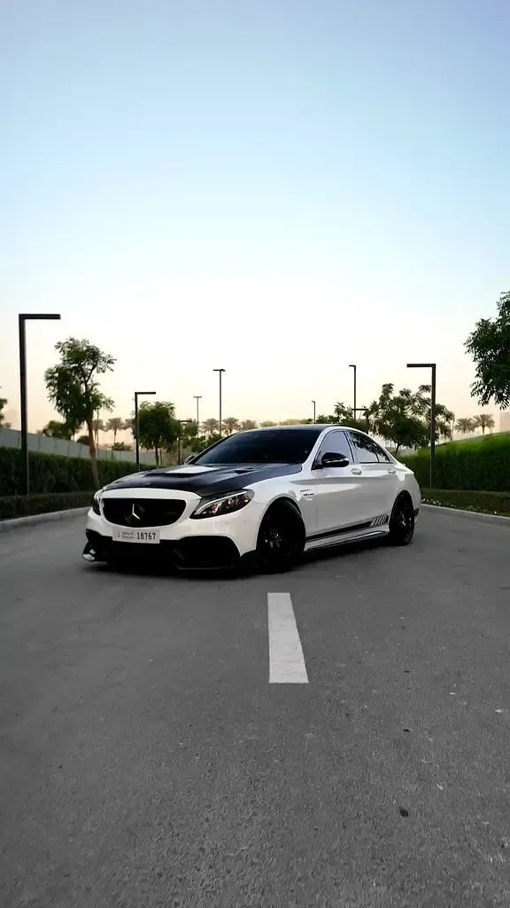 مستعملة ⁦Mercedes-Benz C-Class AMG 63 AMG S IV (W205)، 4.0 l، 2015⁩ في في الإمارات, الشارقة من Al Suraj Al Muneer Used Cars، اللون أبيض. المواصفات الكندية | AUTO.AE | إعلان #287739