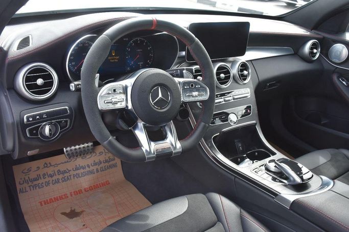 Подержанный Mercedes-Benz C-Class 300 V (W206), 2.0 л, 2021 в Шардже от Alfaris Used Cars Белый цвет.  | AUTO.AE