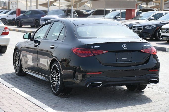 Подержанный Mercedes-Benz C-Class 300 V (W206), 2.0 л, 2023 в Шардже от Alfaris Used Cars Черный цвет.  | AUTO.AE