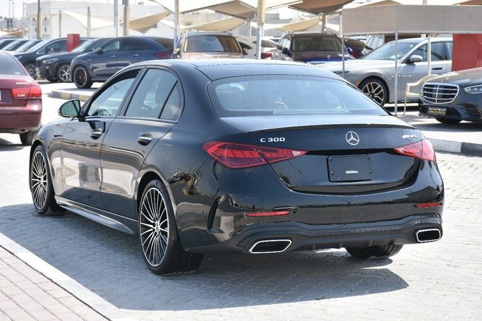 Подержанный Mercedes-Benz C-Class 300 V (W206), 2.0 л, 2024 в Шардже от Alfaris Used Cars Черный цвет.  | AUTO.AE