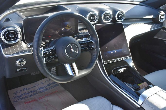Подержанный Mercedes-Benz C-Class 300 V (W206), 2.0 л, 2022 в Шардже от Alfaris Used Cars Белый цвет.  | AUTO.AE