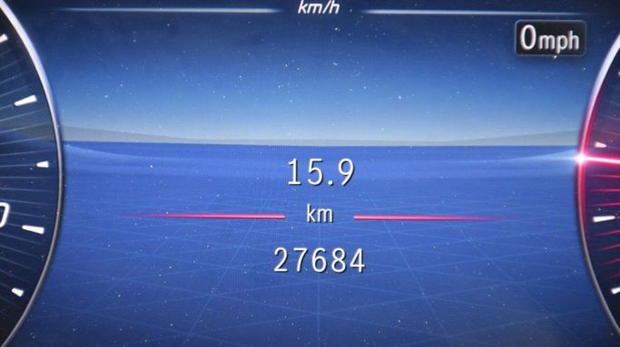 Подержанный Mercedes-Benz C-Class 300 V (W206), 2.0 л, 2022 в Шардже от Alfaris Used Cars Белый цвет.  | AUTO.AE