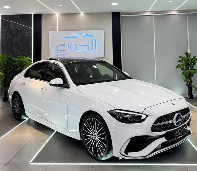 Подержанный Mercedes-Benz C-Class 200 V (W206), 2.0 л, 2023 в Шардже от Ayoon Alhoot Motors Белый цвет. GCC | AUTO.AE