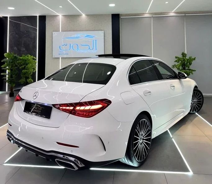 Подержанный Mercedes-Benz C-Class 200 V (W206), 2.0 л, 2023 в Шардже от Ayoon Alhoot Motors Белый цвет. GCC | AUTO.AE