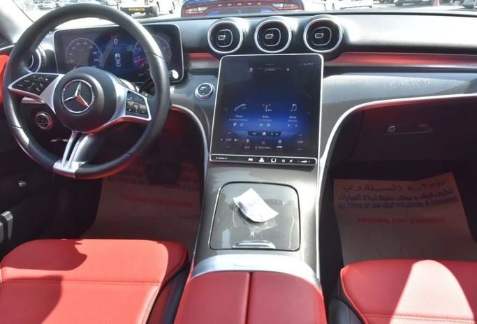 Подержанный Mercedes-Benz C-Class 300 V (W206), 2.0 л, 2022 в Шардже от Alfaris Used Cars Белый цвет.  | AUTO.AE