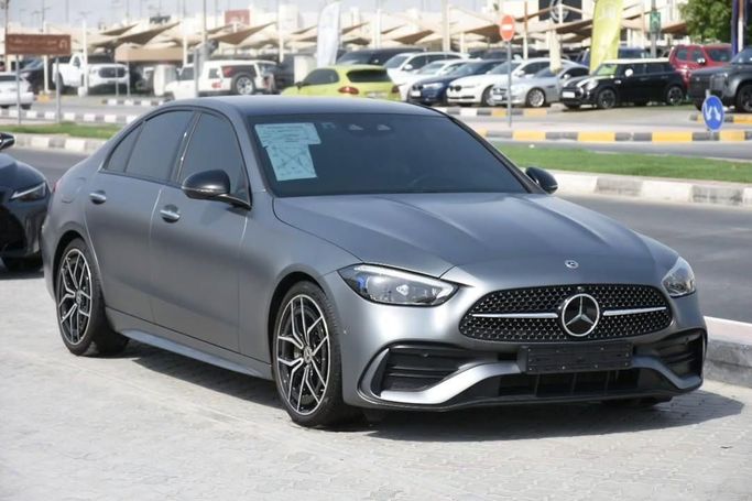 Подержанный Mercedes-Benz C-Class 300 V (W206), 2.0 л, 2023 в Шардже от Alfaris Used Cars Серый цвет.  | AUTO.AE