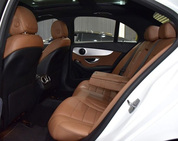 Used Mercedes-Benz C-Class 200 IV (W205) Facelift, 2.0 l, 2020 in Sharjah by Honey Gidosha Used Cars Tr., White color.  | AUTO.AE