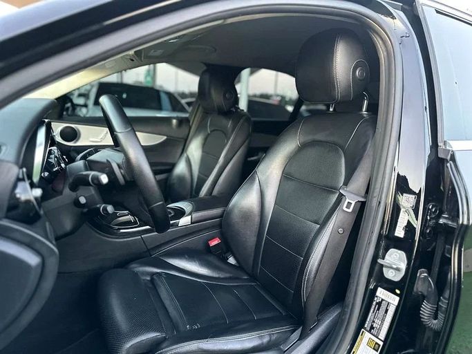 Подержанный Mercedes-Benz C-Class 300 IV (W205), 2.0 л, 2017 в Шардже от Ahmad alkhodari Motors Черный цвет. Американская | AUTO.AE