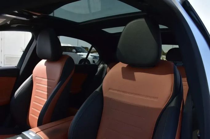 Подержанный Mercedes-Benz C-Class 300 V (W206), 2.0 л, 2023 в Шардже от Alfaris Used Cars Серый цвет.  | AUTO.AE